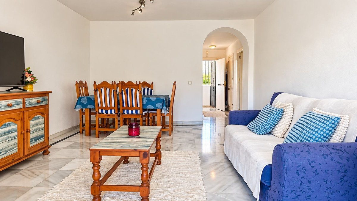 2 Bed Top Floor Apartment in La Duquesa