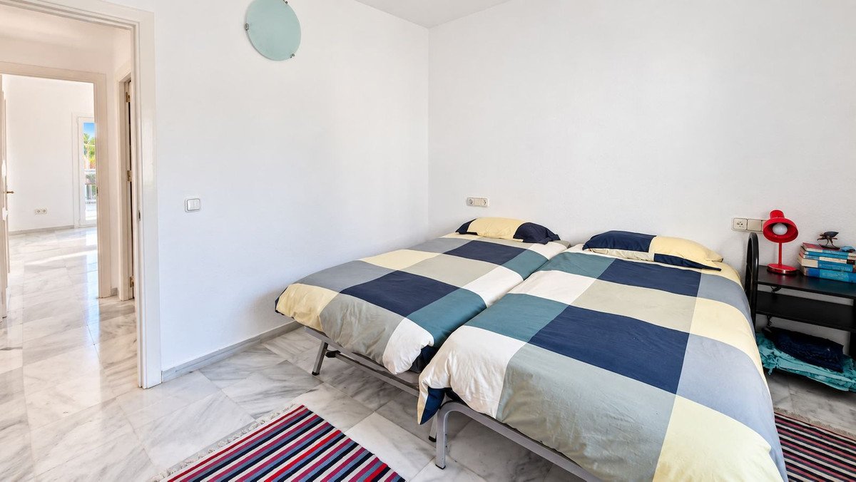 2 Bed Top Floor Apartment in La Duquesa