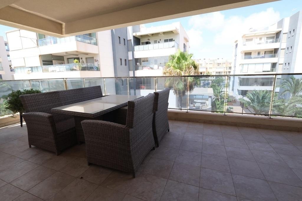 2 Bed Middle Floor Apartment in Los Dolses