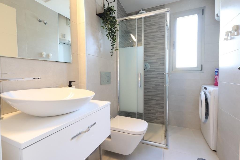 2 Bed Middle Floor Apartment in Los Dolses