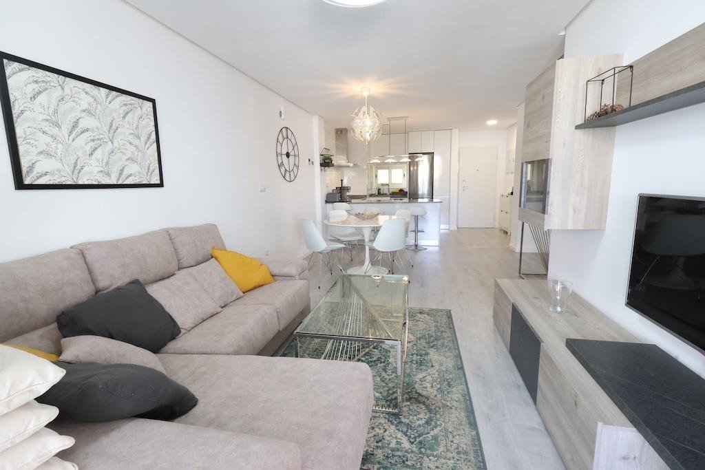 2 Bed Middle Floor Apartment in Los Dolses