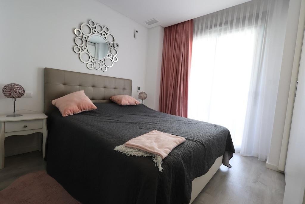 2 Bed Middle Floor Apartment in Los Dolses