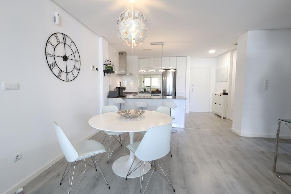 2 Bed Middle Floor Apartment in Los Dolses
