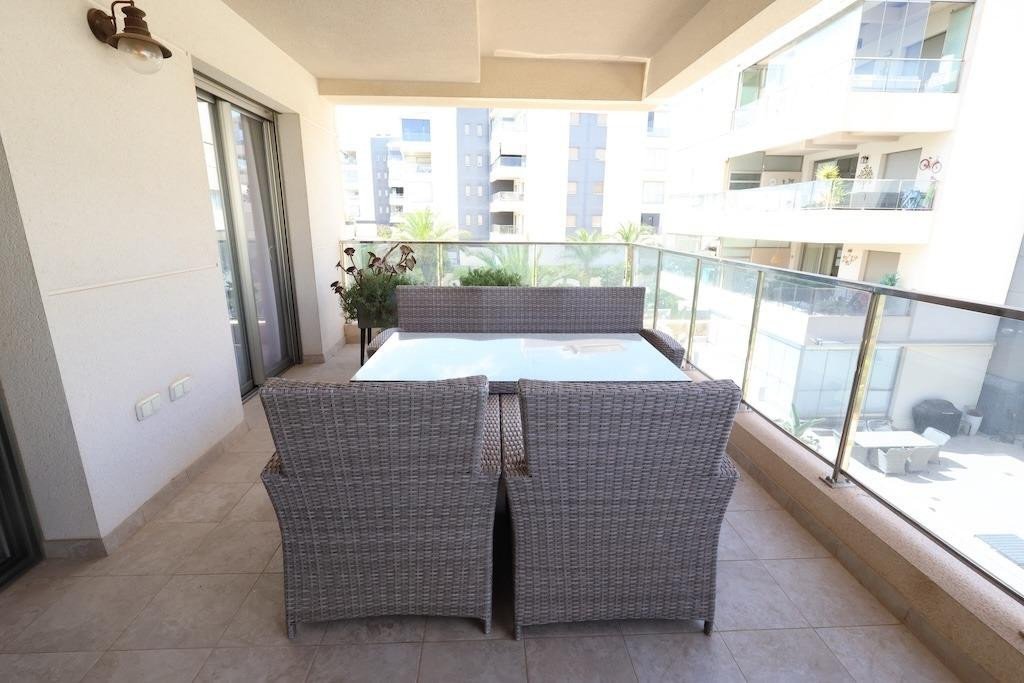 2 Bed Middle Floor Apartment in Los Dolses
