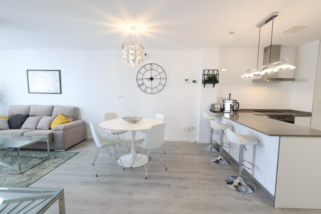 2 Bed Middle Floor Apartment in Los Dolses