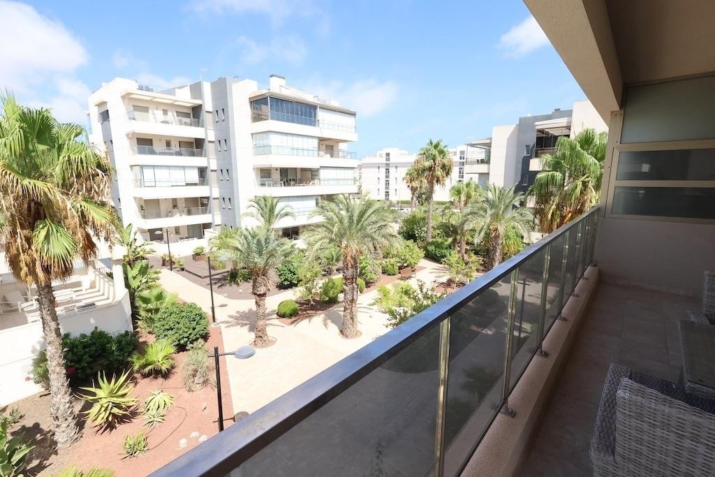 2 Bed Middle Floor Apartment in Los Dolses