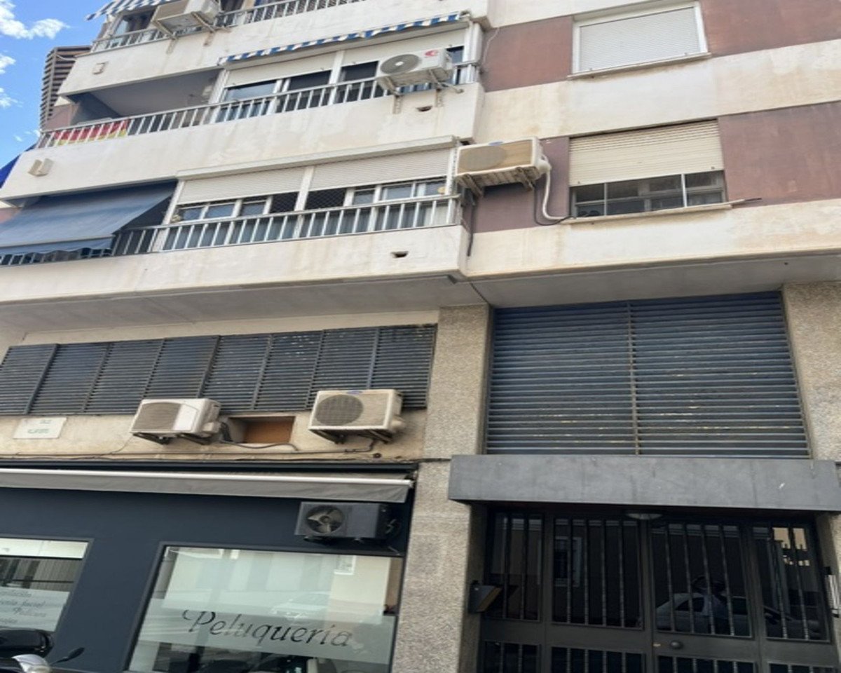 3 Bed Middle Floor Apartment in El Palo