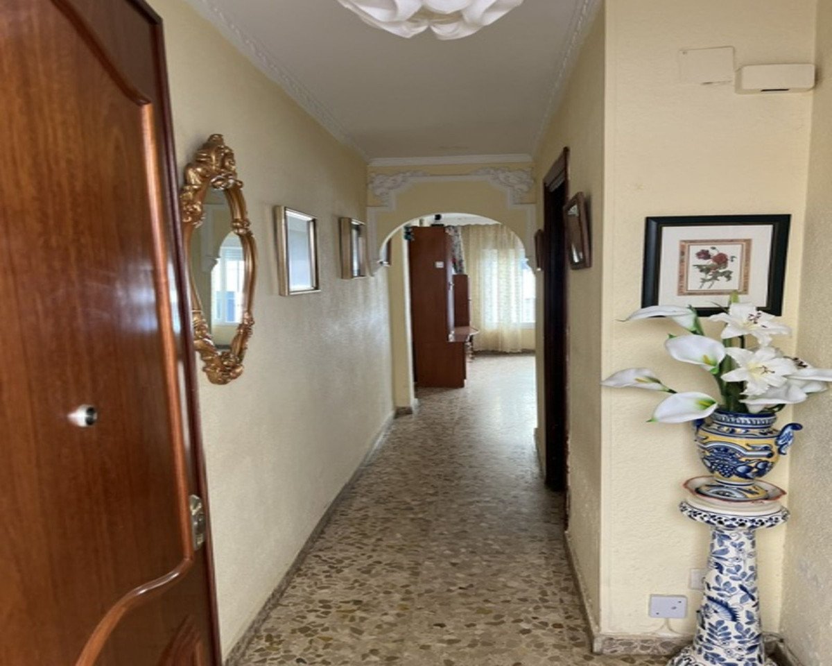 3 Bed Middle Floor Apartment in El Palo