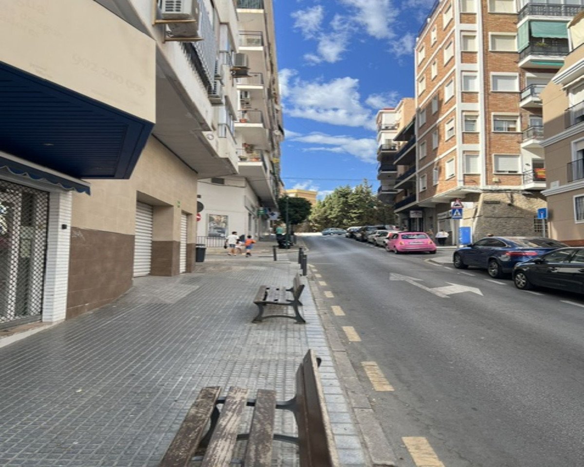 3 Bed Middle Floor Apartment in El Palo