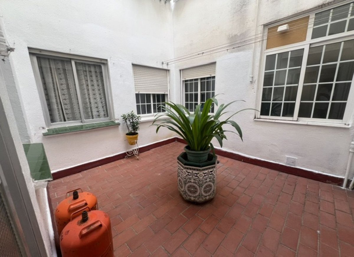 3 Bed Middle Floor Apartment in El Palo