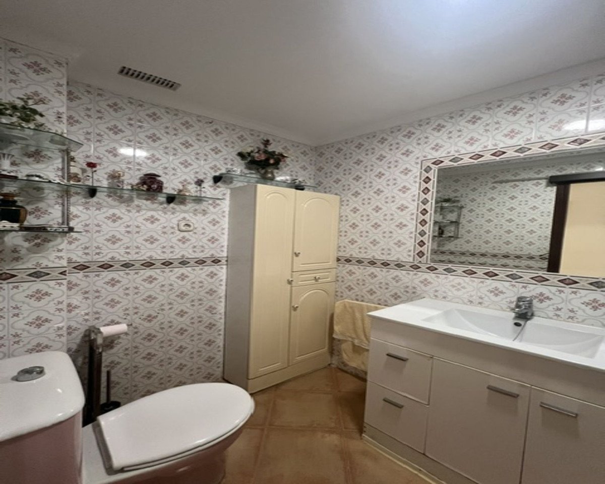 3 Bed Middle Floor Apartment in El Palo