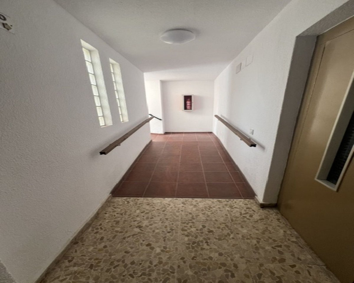3 Bed Middle Floor Apartment in El Palo