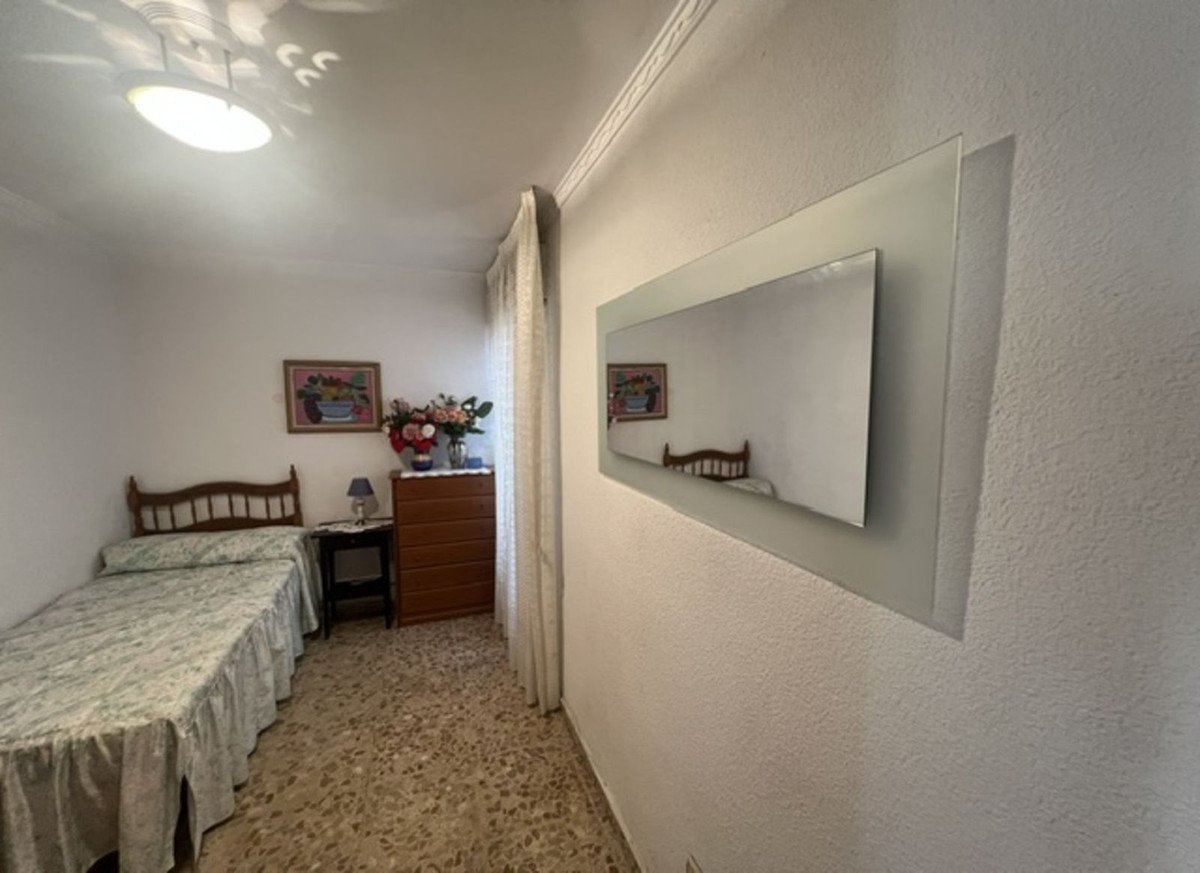 3 Bed Middle Floor Apartment in El Palo