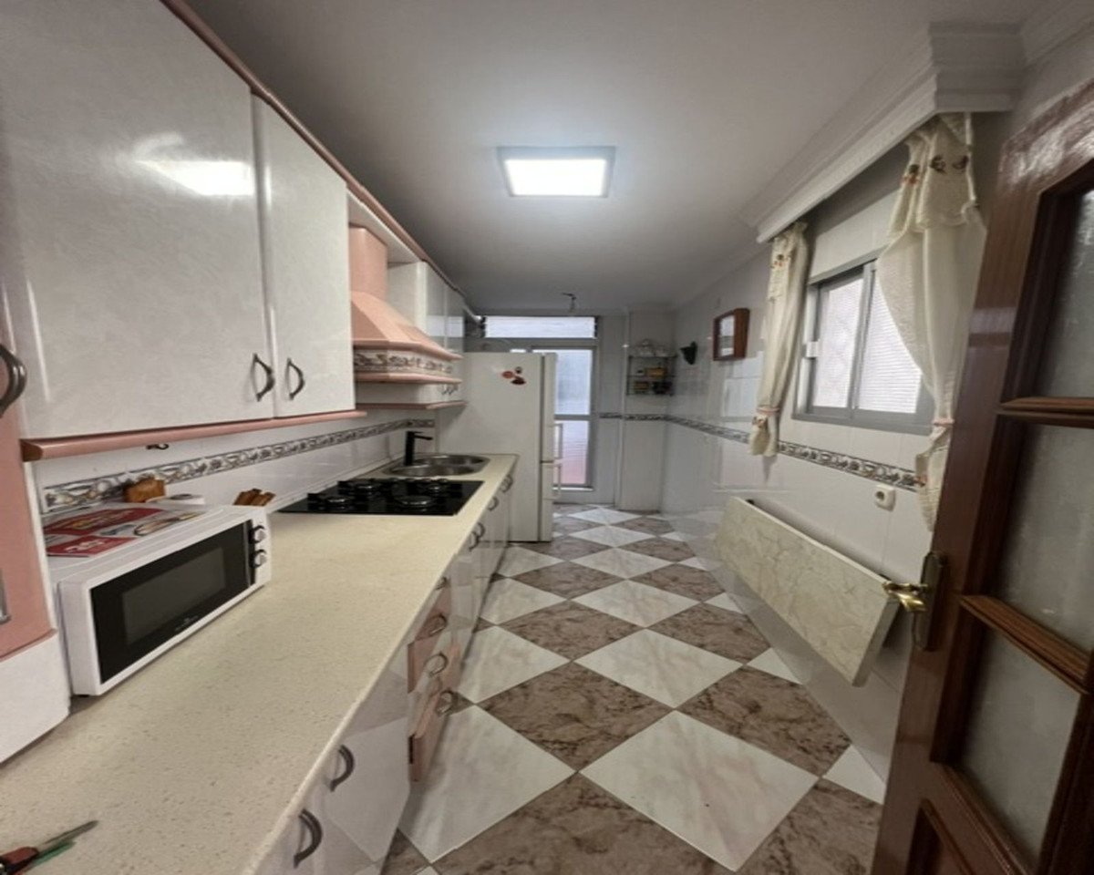 3 Bed Middle Floor Apartment in El Palo