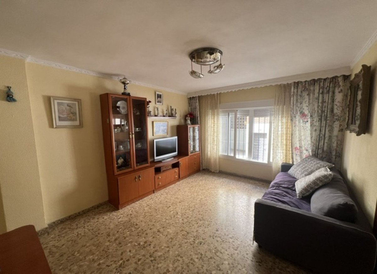 3 Bed Middle Floor Apartment in El Palo