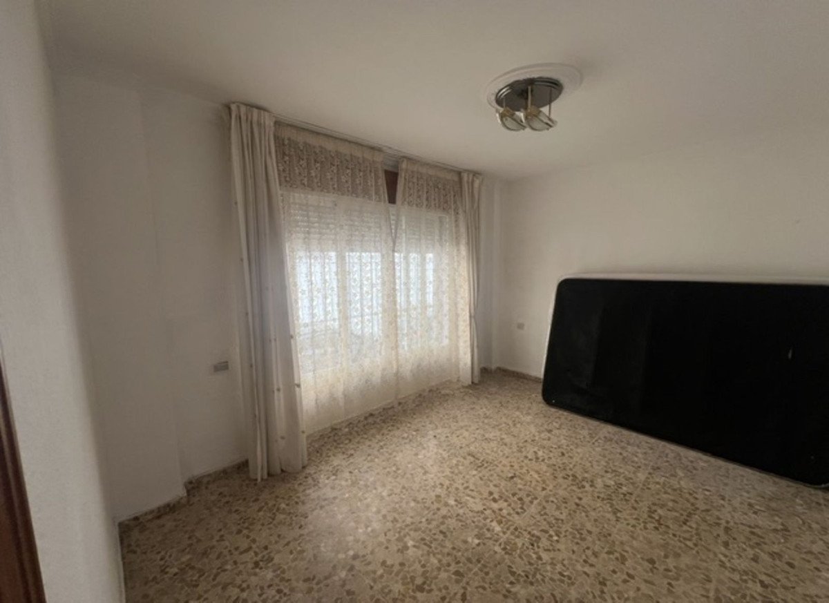 3 Bed Middle Floor Apartment in El Palo