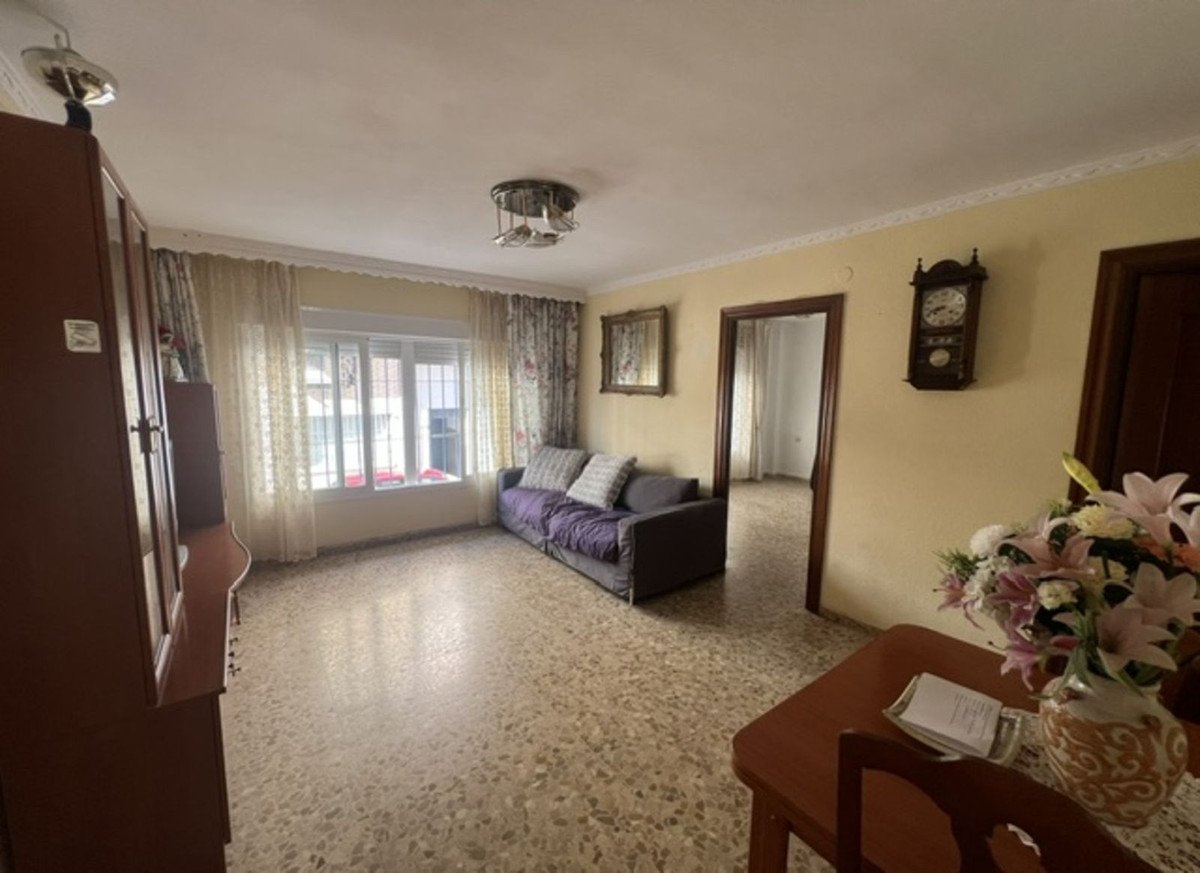 3 Bed Middle Floor Apartment in El Palo