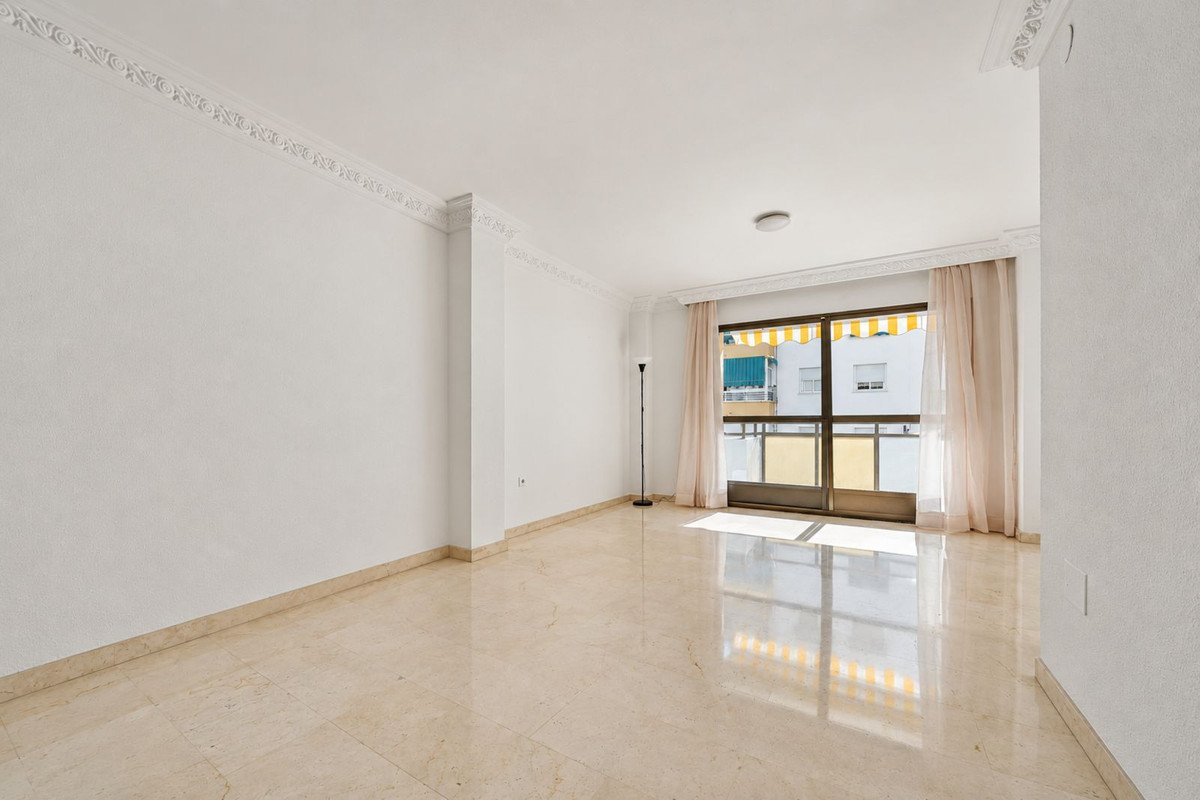 3 Bed Middle Floor Apartment in Estepona