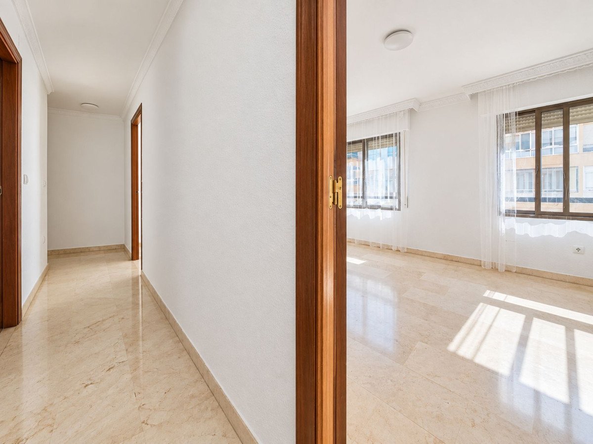 3 Bed Middle Floor Apartment in Estepona
