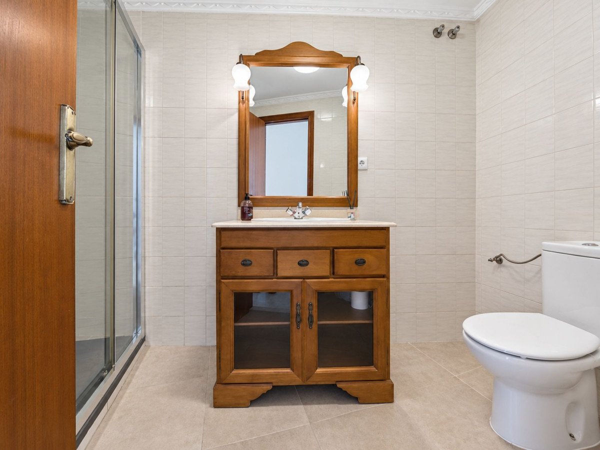 3 Bed Middle Floor Apartment in Estepona