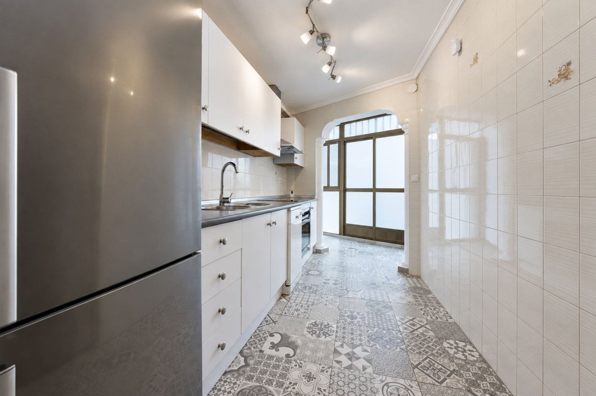 3 Bed Middle Floor Apartment in Estepona