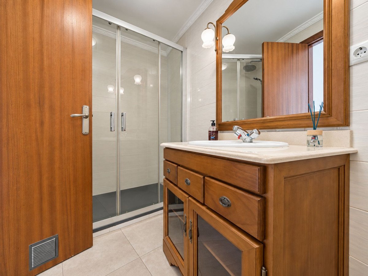 3 Bed Middle Floor Apartment in Estepona