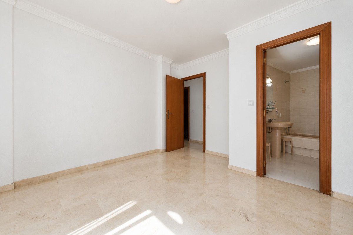 3 Bed Middle Floor Apartment in Estepona