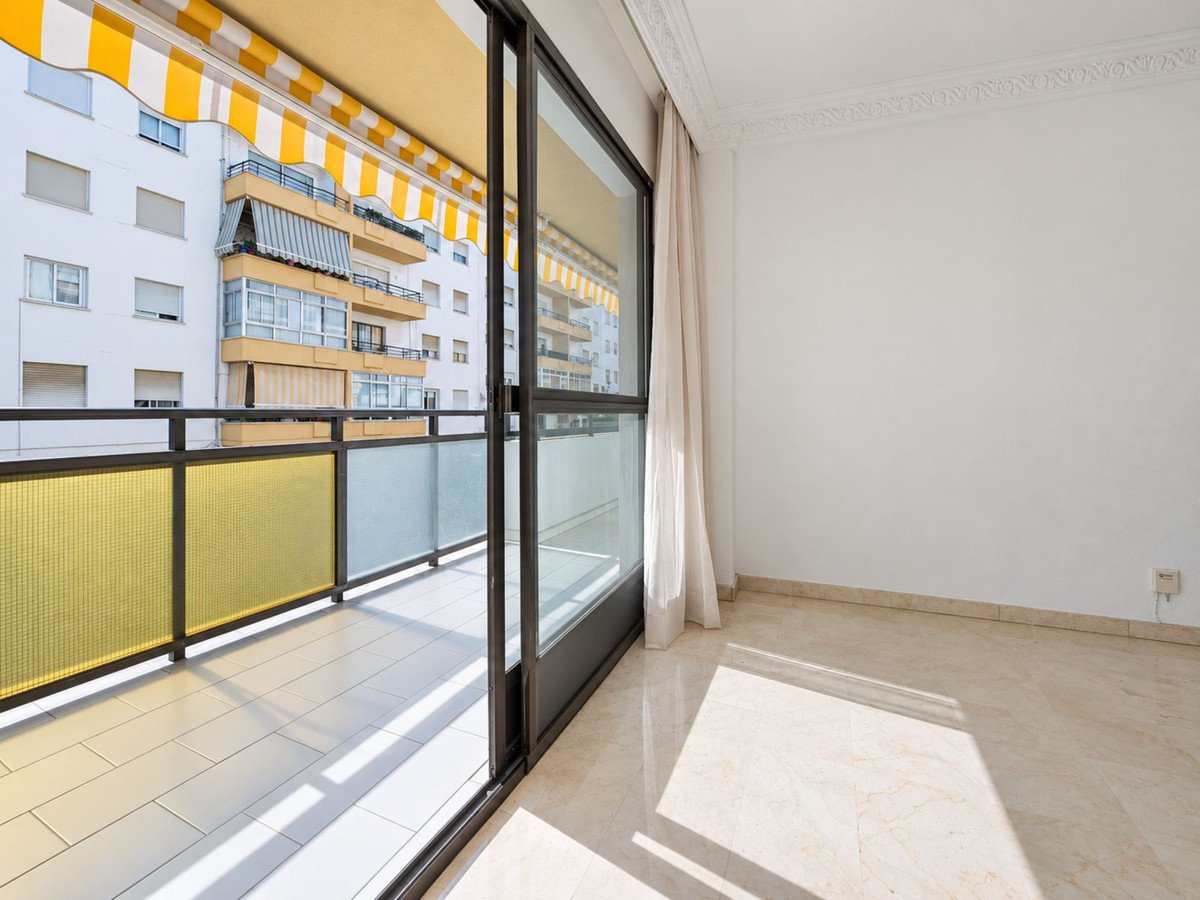 3 Bed Middle Floor Apartment in Estepona