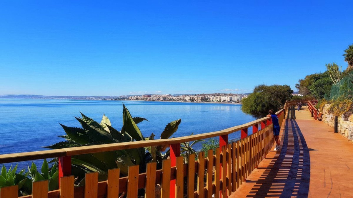 3 Bed Middle Floor Apartment in Estepona