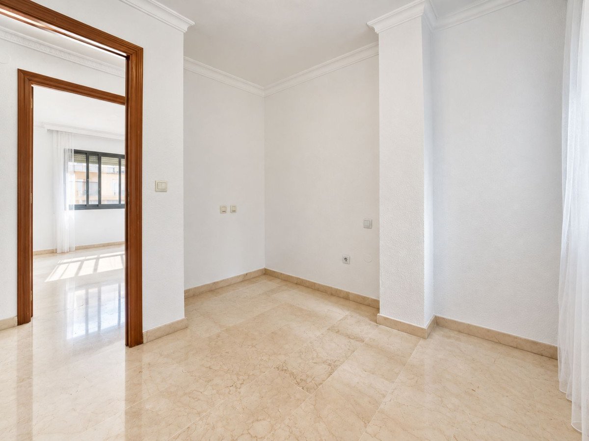 3 Bed Middle Floor Apartment in Estepona