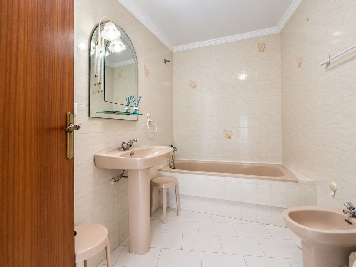3 Bed Middle Floor Apartment in Estepona