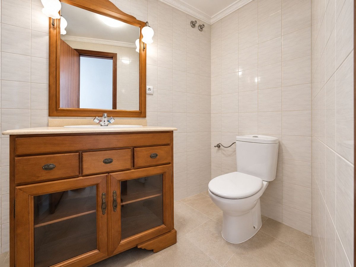 3 Bed Middle Floor Apartment in Estepona