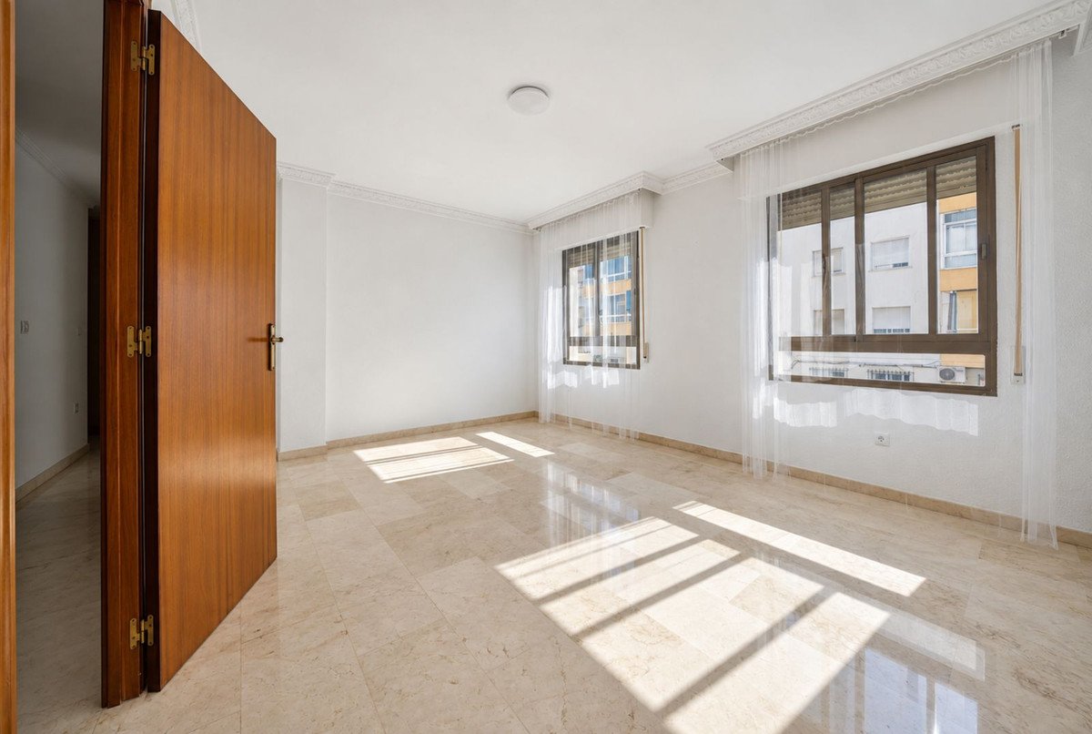 3 Bed Middle Floor Apartment in Estepona