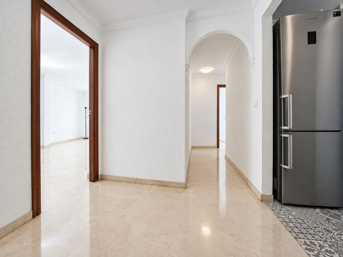 3 Bed Middle Floor Apartment in Estepona