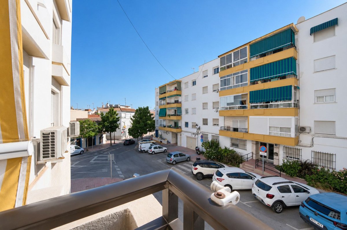 3 Bed Middle Floor Apartment in Estepona