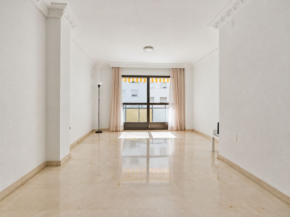 3 Bed Middle Floor Apartment in Estepona