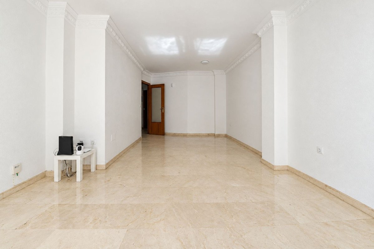 3 Bed Middle Floor Apartment in Estepona