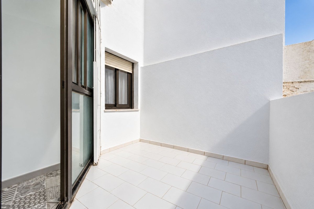 3 Bed Middle Floor Apartment in Estepona