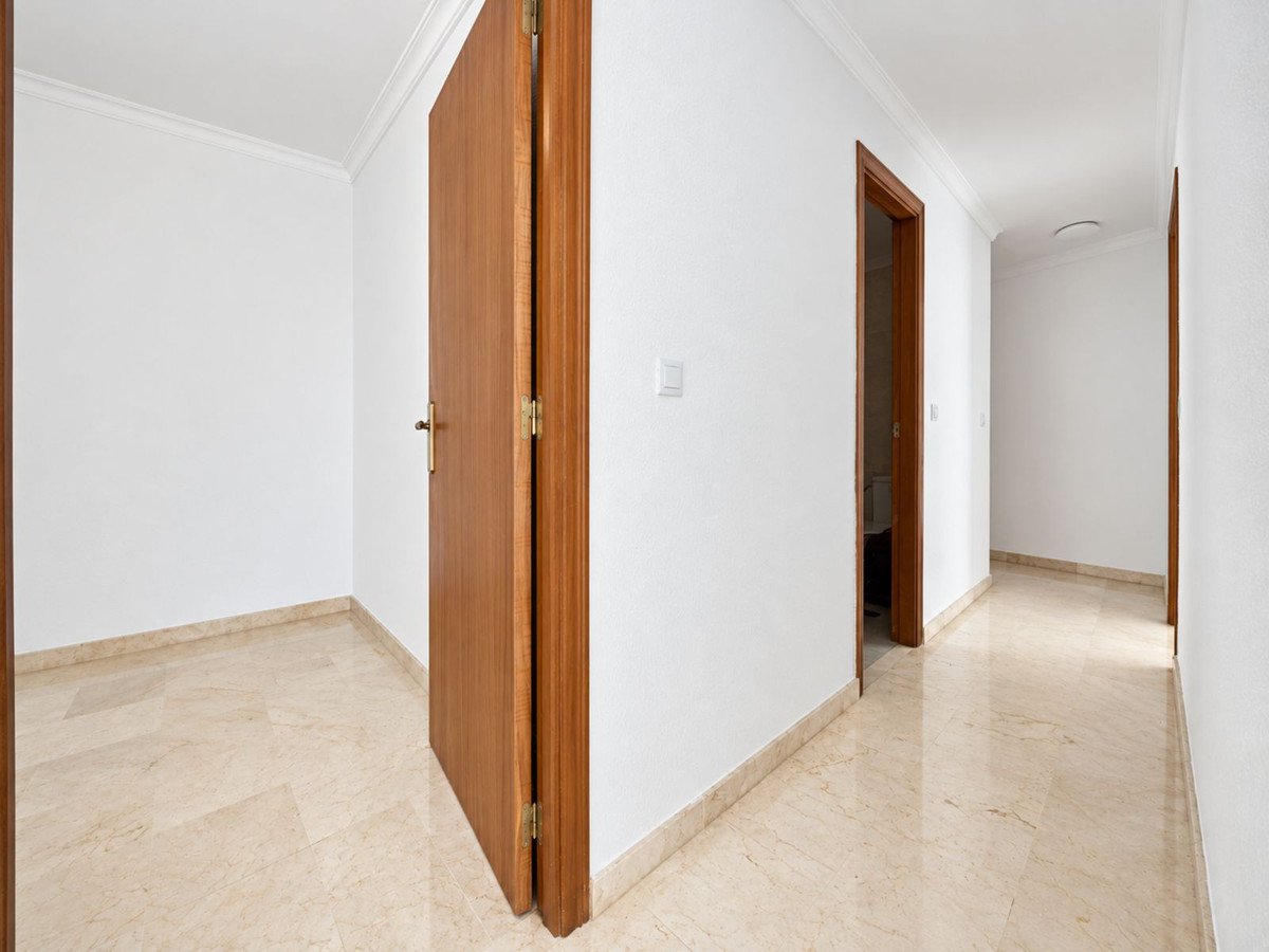 3 Bed Middle Floor Apartment in Estepona