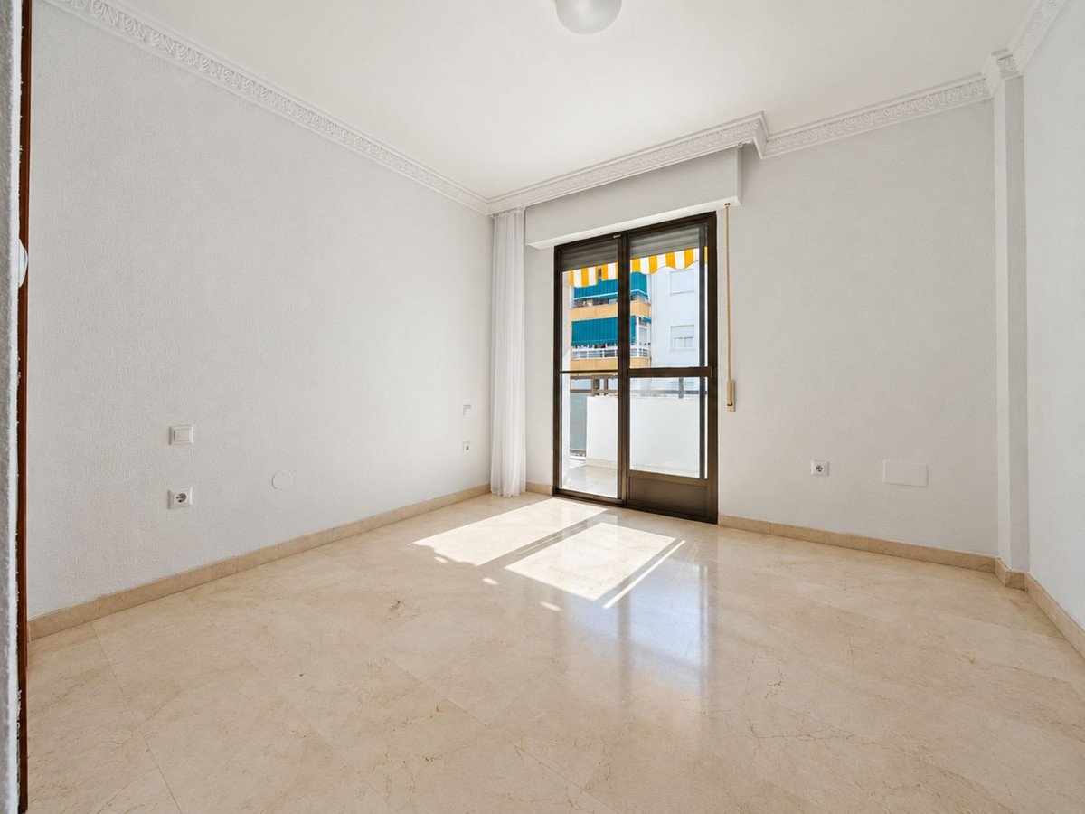3 Bed Middle Floor Apartment in Estepona