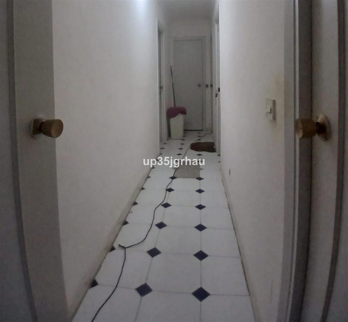 4 Bed Middle Floor Apartment in Estepona