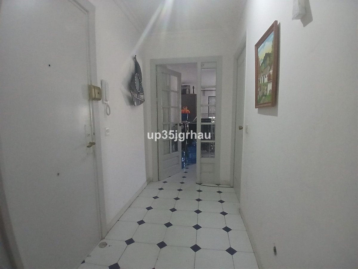 4 Bed Middle Floor Apartment in Estepona
