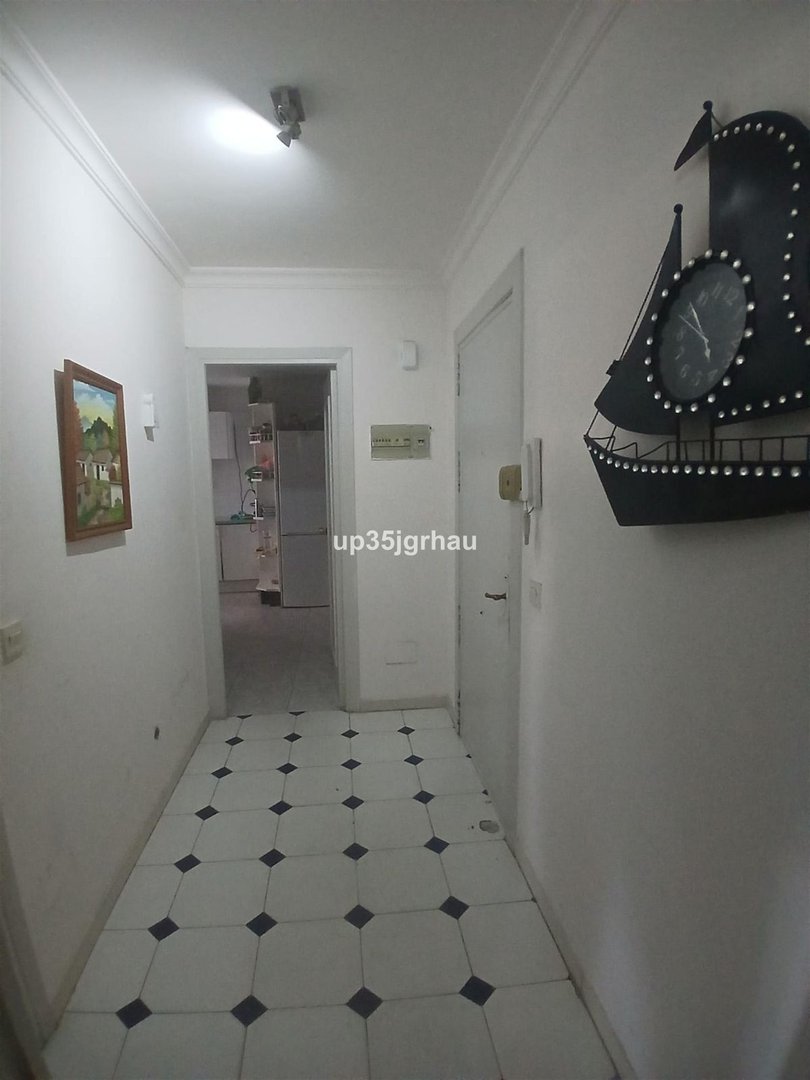 4 Bed Middle Floor Apartment in Estepona