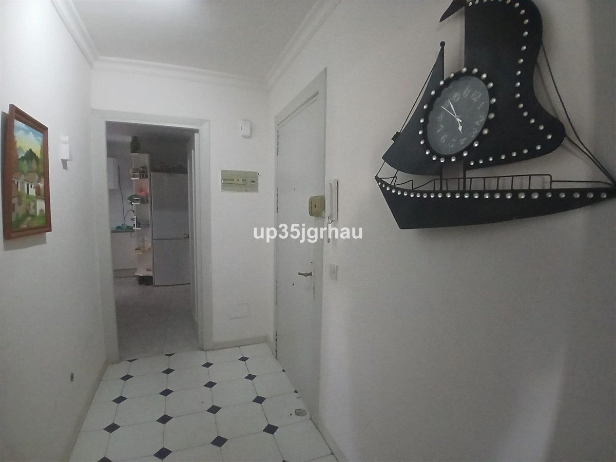 4 Bed Middle Floor Apartment in Estepona