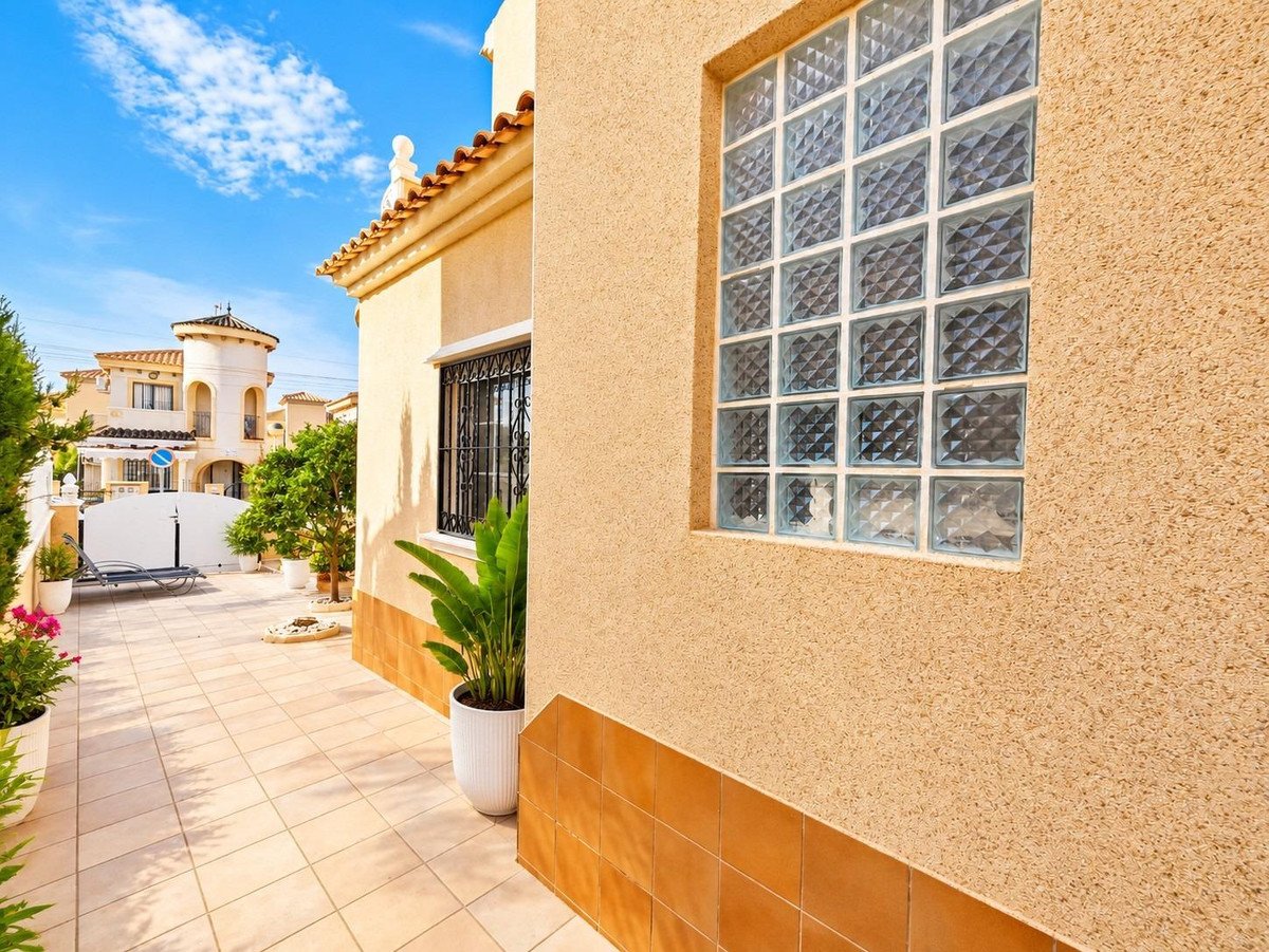 3 Bed Detached Villa in Orihuela Costa