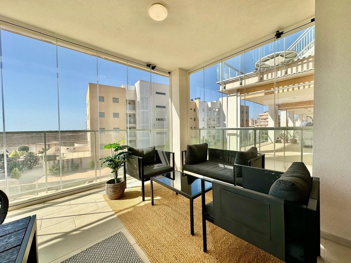 3 Bed Middle Floor Apartment in Los Dolses