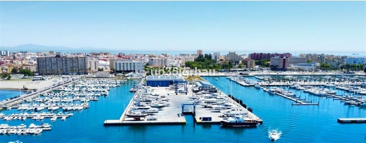 4 Bed Top Floor Apartment in La Línea