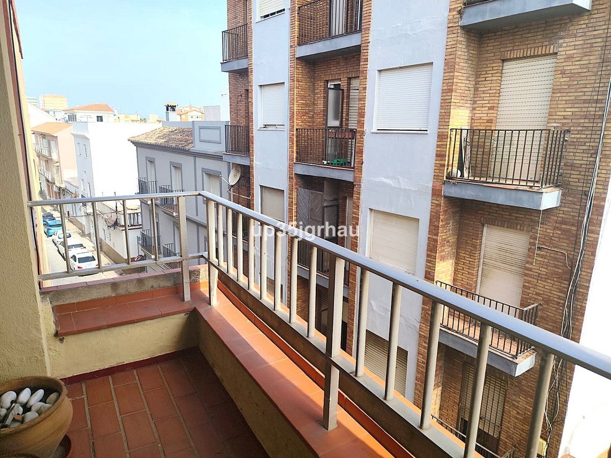 4 Bed Top Floor Apartment in La Línea