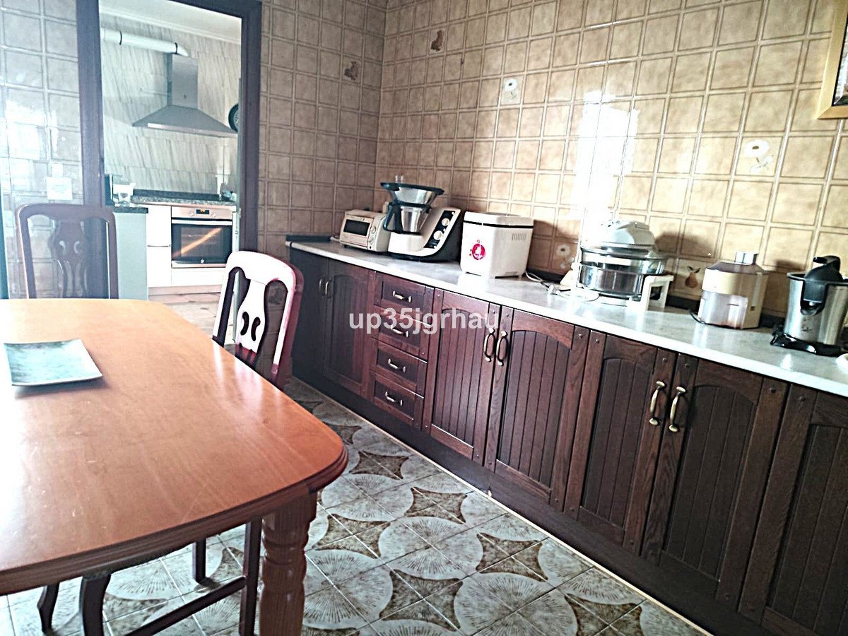 4 Bed Top Floor Apartment in La Línea