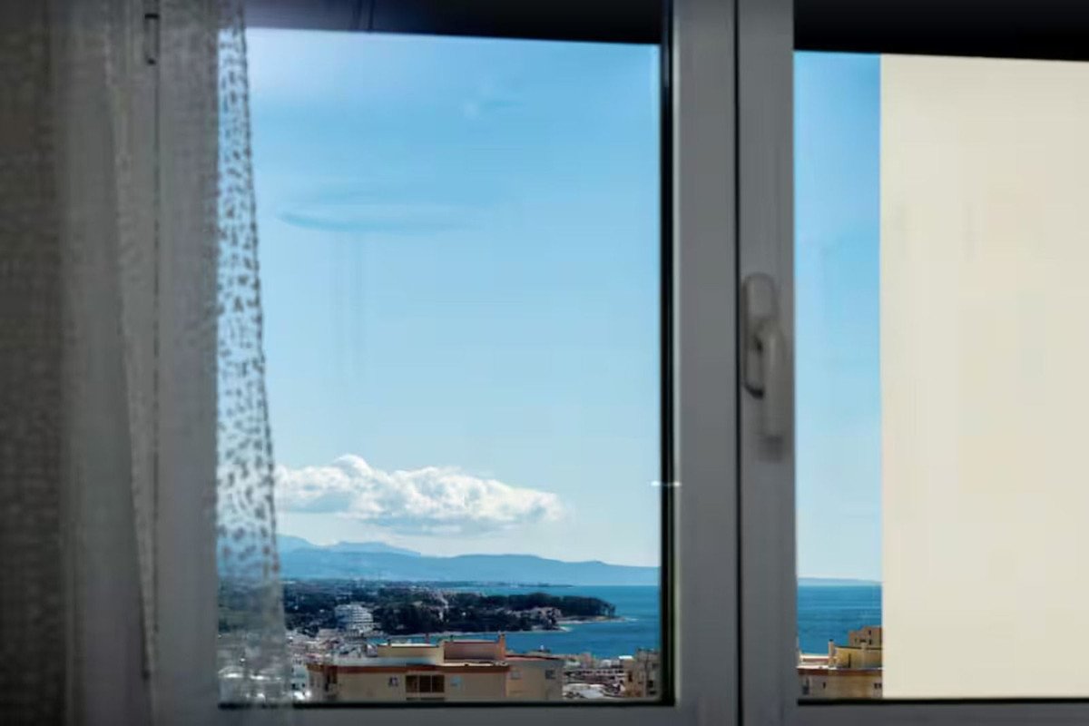 2 Bed Middle Floor Apartment in Estepona
